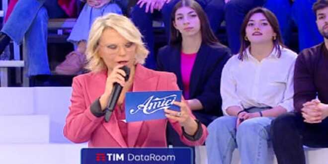 Amici 24, scoppia una dura lite tra gli allievi: Maria De Filippi costretta a intervenire