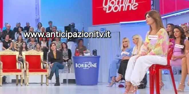 Uomini e Donne registrazione 21 Ottobre 2024, Barbara De Santi minaccia di lasciare il programma: caos in studio